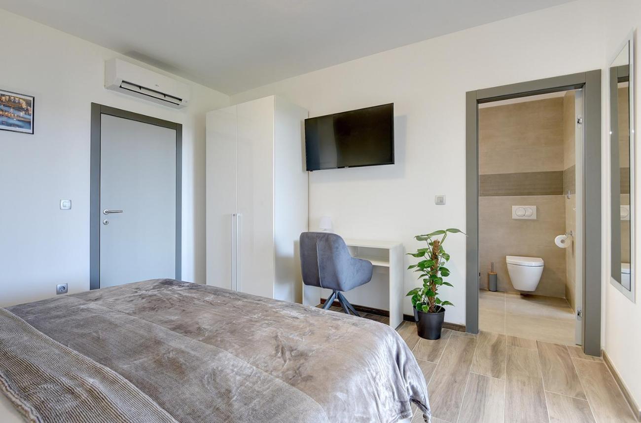 Villa Ula In Pula With Heated Pool And Sauna Luaran gambar