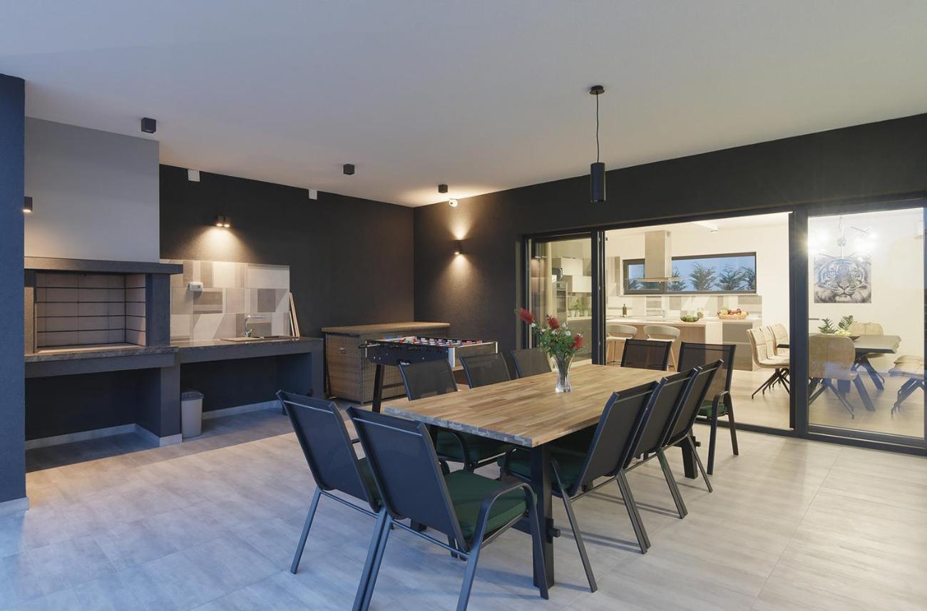 Villa Ula In Pula With Heated Pool And Sauna Luaran gambar