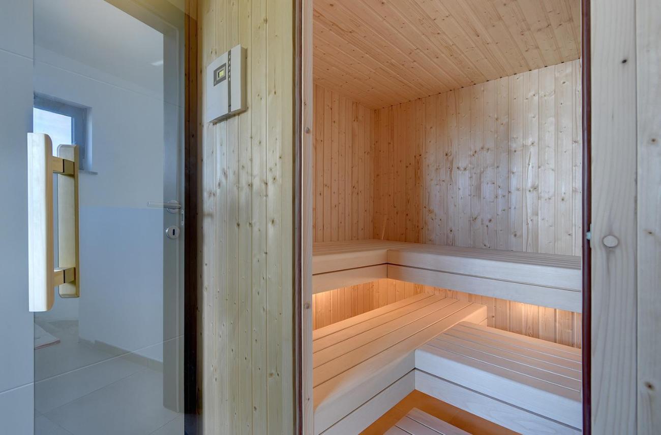 Villa Ula In Pula With Heated Pool And Sauna Luaran gambar